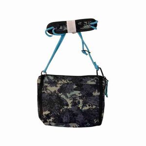 Lululemon Patch Logo Crossbody Bag 2.5L